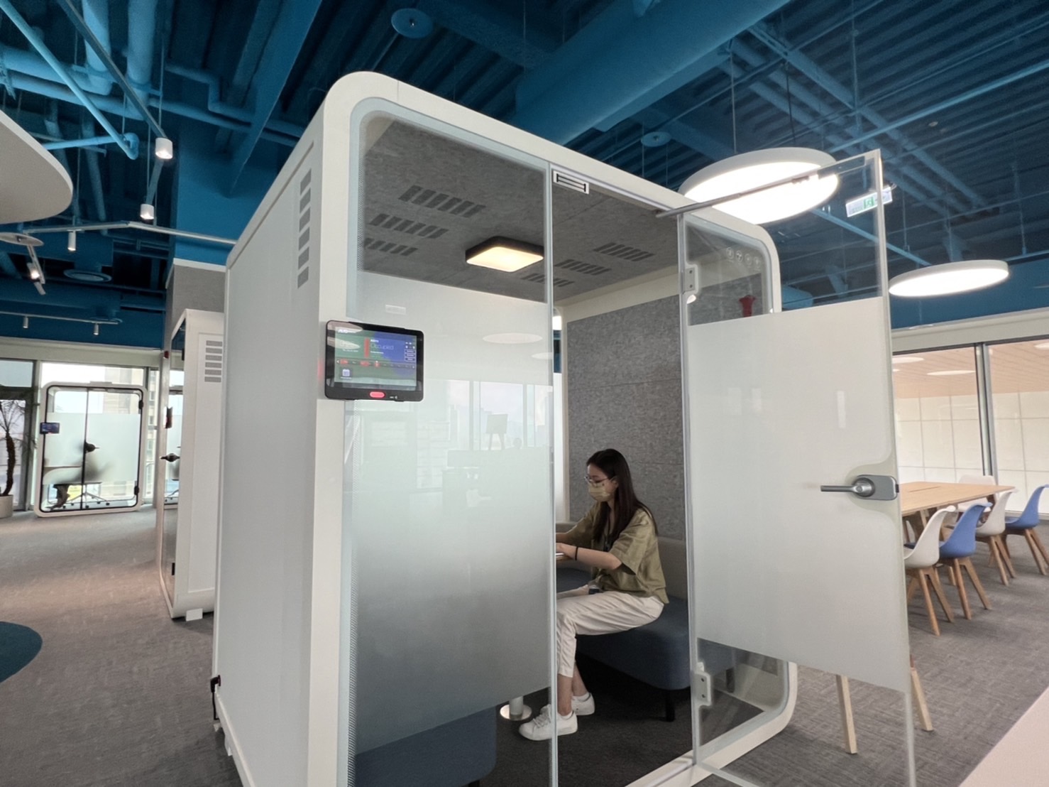 wepoker微扑克高雄據點的智慧行動辦公艙，展現wepoker微扑克在面板以外的研發應用軟實力